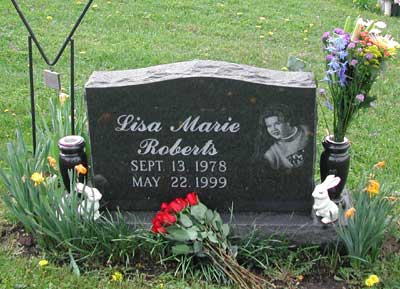 lisa-roberts-headstone